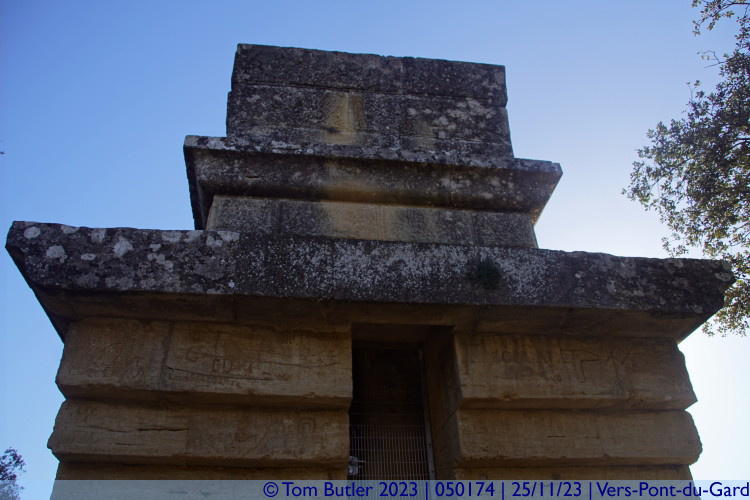 Photo ID: 050174, Cut short by stone thieves, Vers-Pont-du-Gard, France