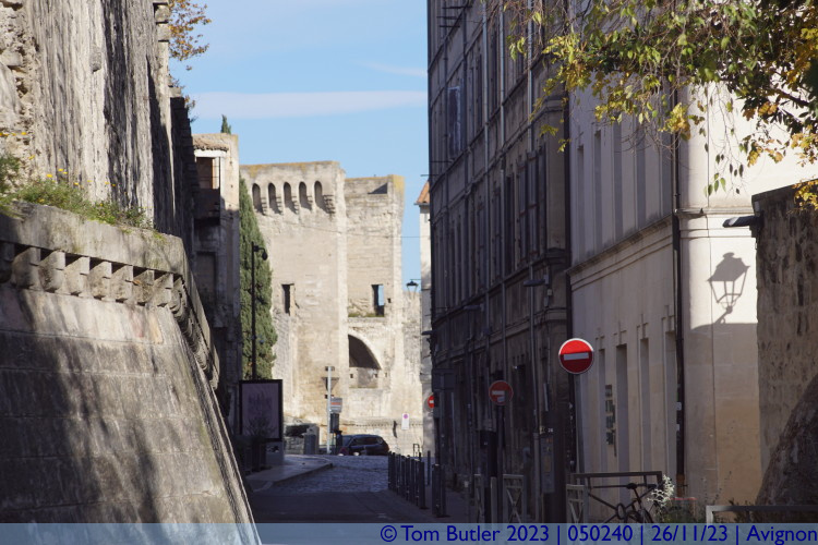 Photo ID: 050240, Towers and walls, Avignon, France