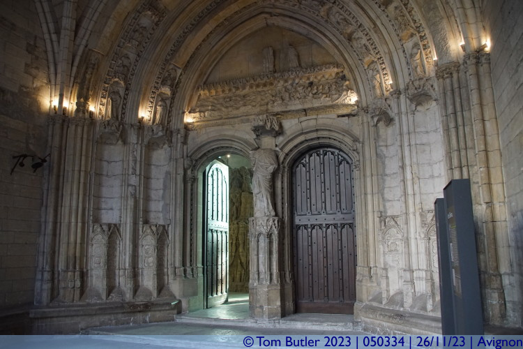 Photo ID: 050334, Chapel entrance, Avignon, France