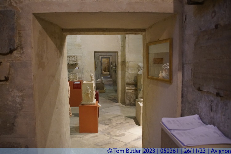 Photo ID: 050361, Looking through the rooms of the museum, Avignon, France