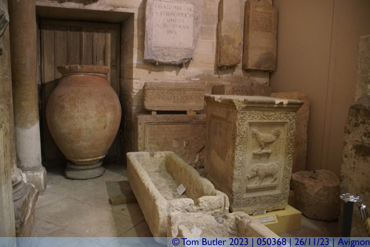 Photo ID: 050368, Tombs and urns, Avignon, France