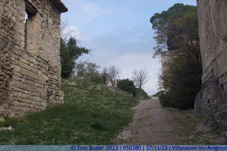 Photo ID: 050380, Path up through the fortress, Villeneuve-ls-Avignon, France