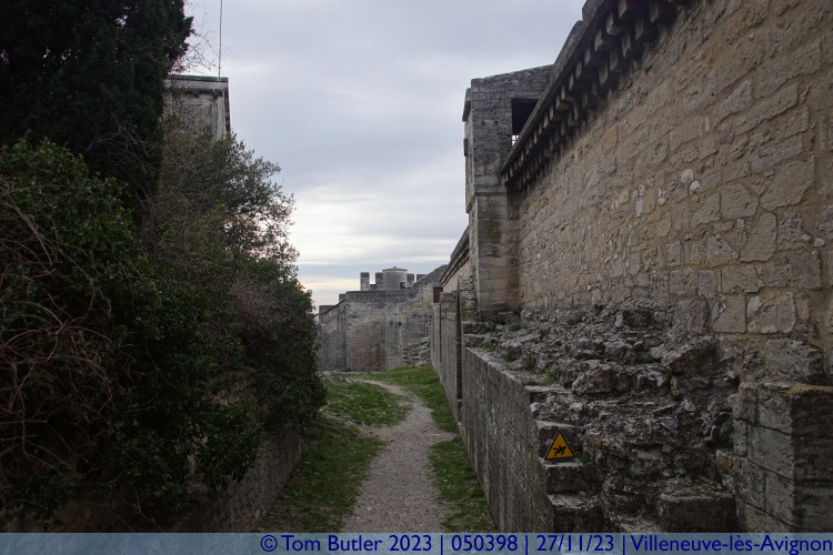 Photo ID: 050398, Along the walls, Villeneuve-ls-Avignon, France