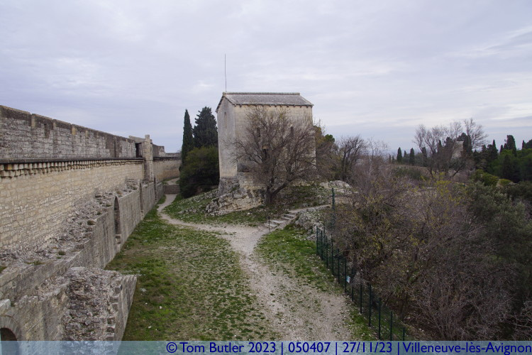 Photo ID: 050407, Eglise Notre- Dame-de-Belvzet from the ramparts, Villeneuve-ls-Avignon, France