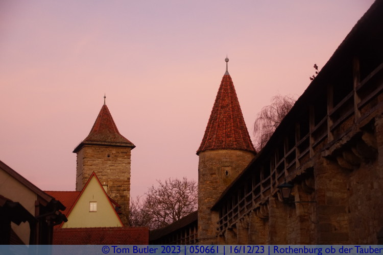 Photo ID: 050661, Sunset sky above the city walls, Rothenburg ob der Tauber, Germany