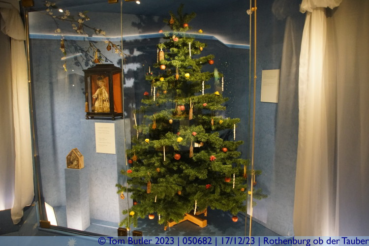 Photo ID: 050682, A traditional Christmas Tree, Rothenburg ob der Tauber, Germany