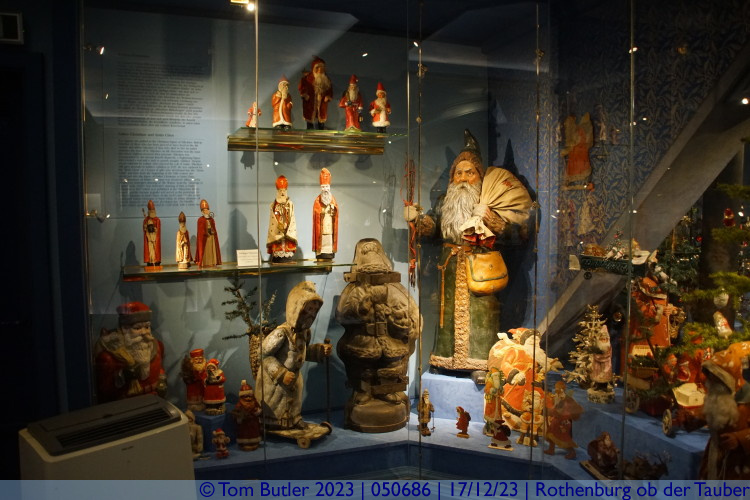 Photo ID: 050686, Many Santa's, Rothenburg ob der Tauber, Germany
