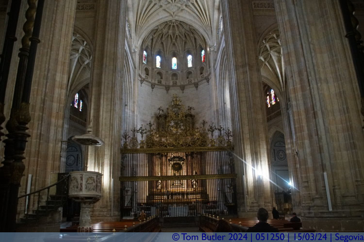 Photo ID: 051250, Looking towards the main altar, Segovia, Spain