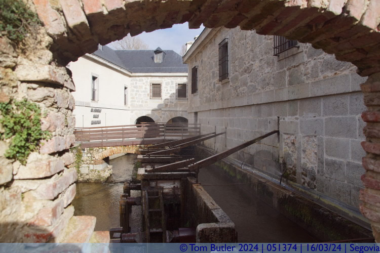 Photo ID: 051374, Water channels, Segovia, Spain