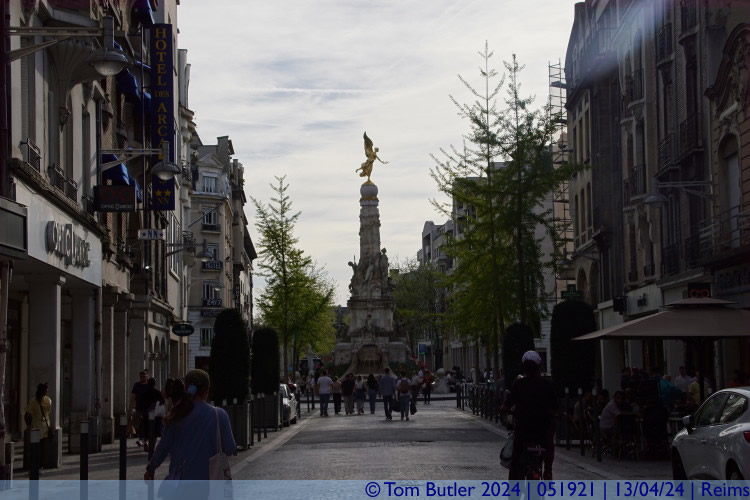 Photo ID: 051921, Approaching the fountain, Reims, France