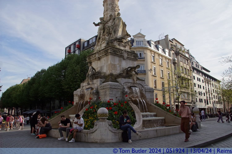 Photo ID: 051924, Base of the fountain, Reims, France