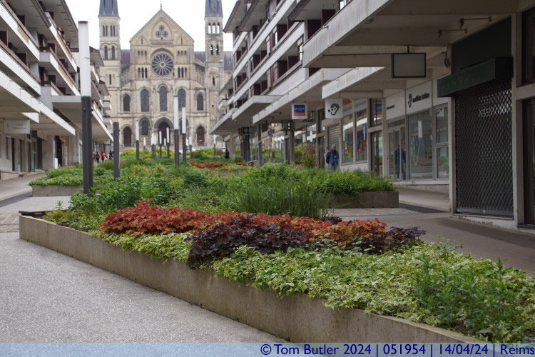 Photo ID: 051954, Planting up the Esplanade, Reims, France