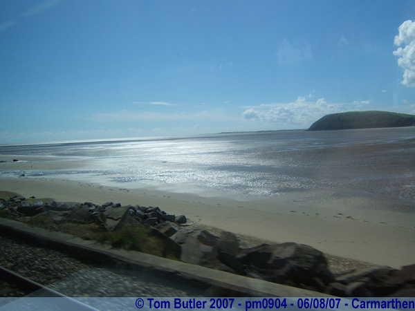 Photo ID: pm0904, Train line by the beach between Carmarthen and Swansea, Carmarthen, Wales