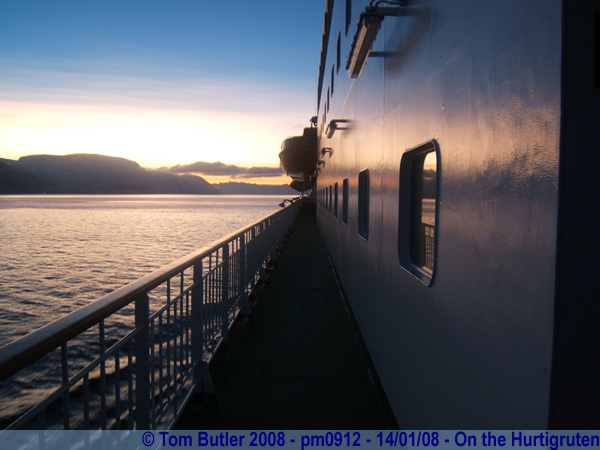 Photo ID: pm0912, Sailing into the never-quite-risen-sunset, On the Hurtigruten, Between Hammerfest and ksfjord, Norway