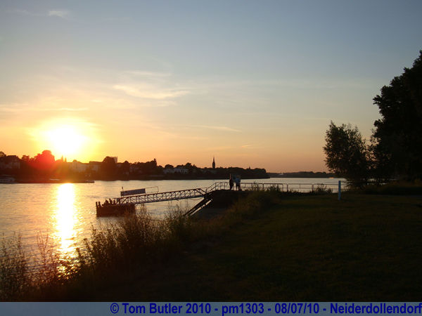 Photo ID: pm1303, The sun sets across the Rhine and Bad Godesberg, Neiderdollendorf, Germany